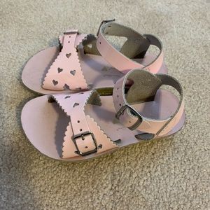 Girls Salt Water Sweetheart Sandals Size 8!